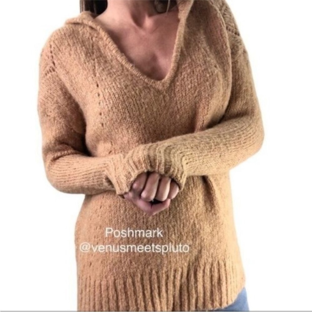 AEO Jegging Fit Oversized Hooded Sweater Knit Wool blend Sz Small Tan Casual